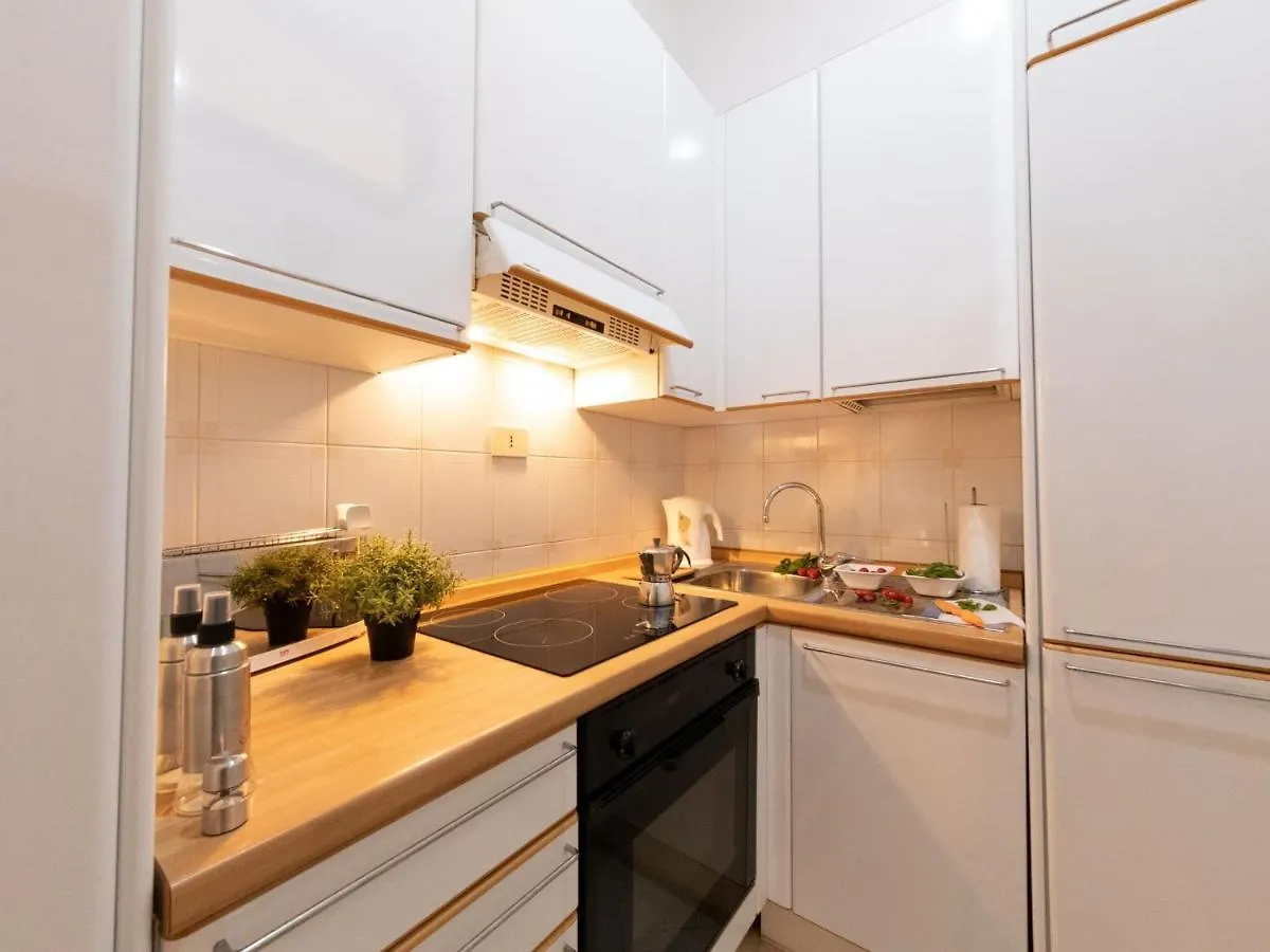 The Best Rent - Cozy One-Bedroom Apartment Near Villa Borghese Rome Italy
